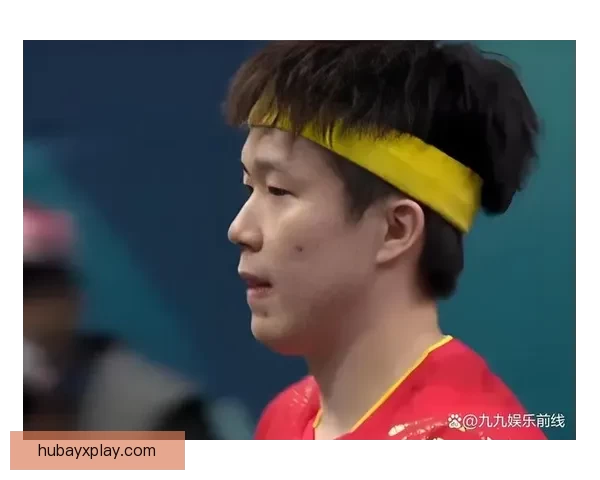 王楚钦接受采访时突然双手撑地拼尽全力感动无数球迷