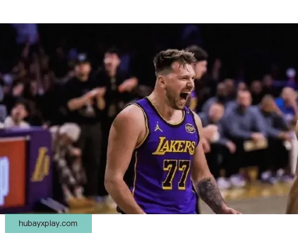 湖人首节大比分落后雷霆东契奇低迷里夫斯伤情引关注